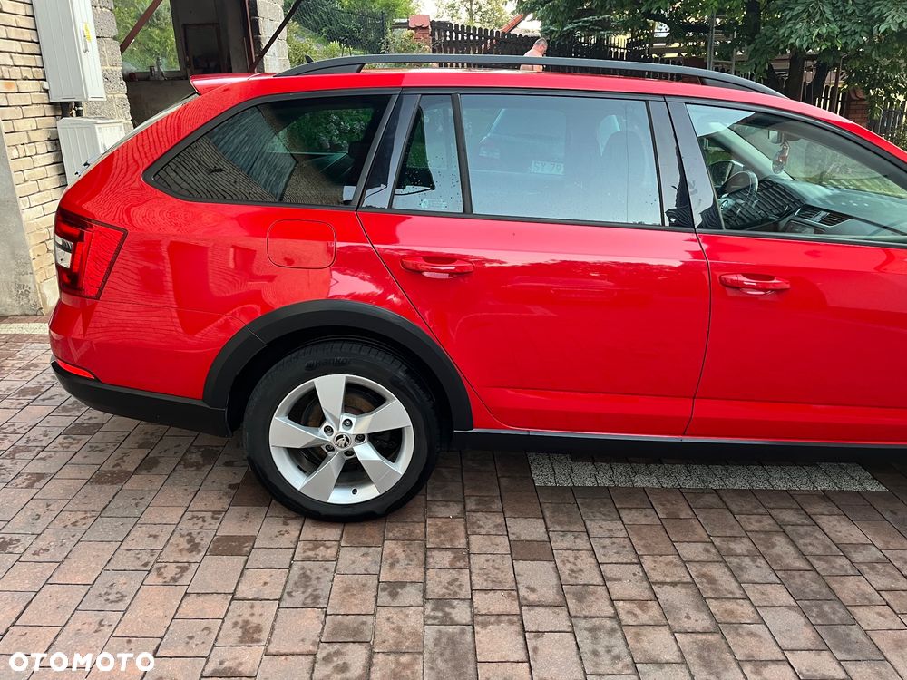 Skoda Octavia Scout 2.0 TDI 4x4 DSG - 8
