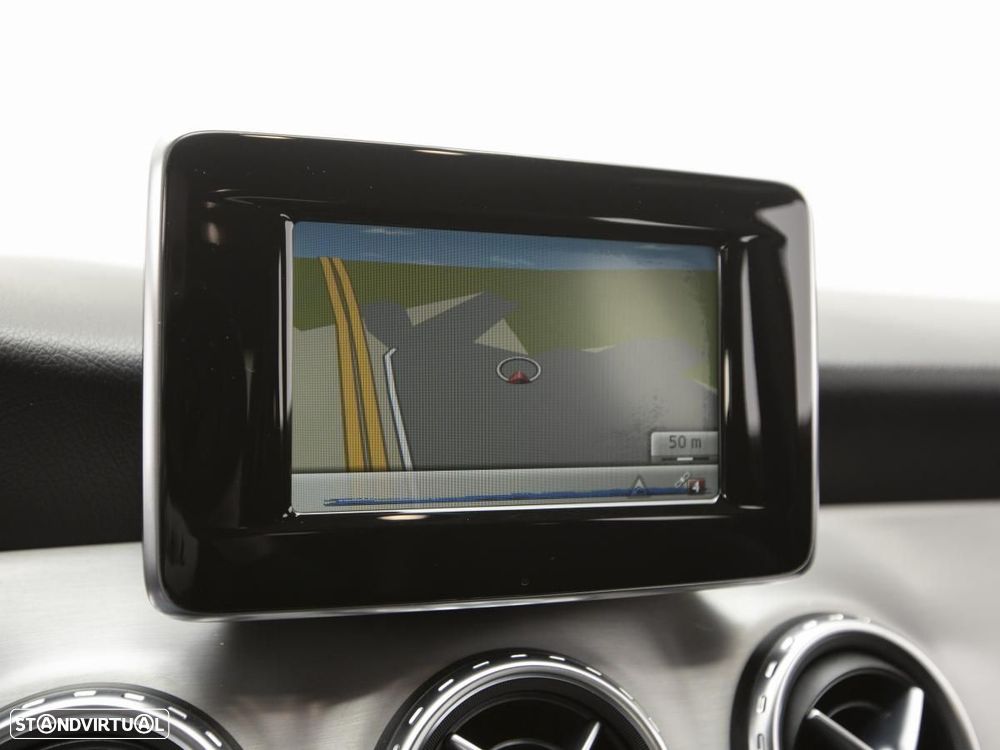 Mercedes-Benz GLA 200 - 23