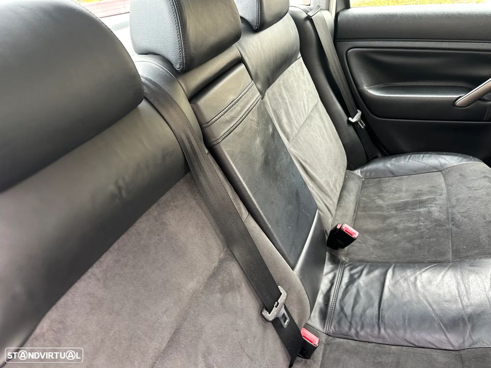 VW Passat 1.9 TDi Highline - 25