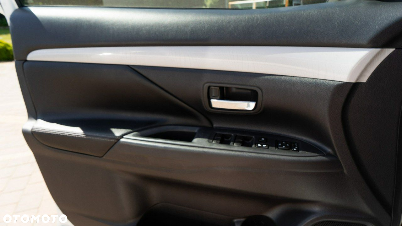 Mitsubishi Outlander - 28