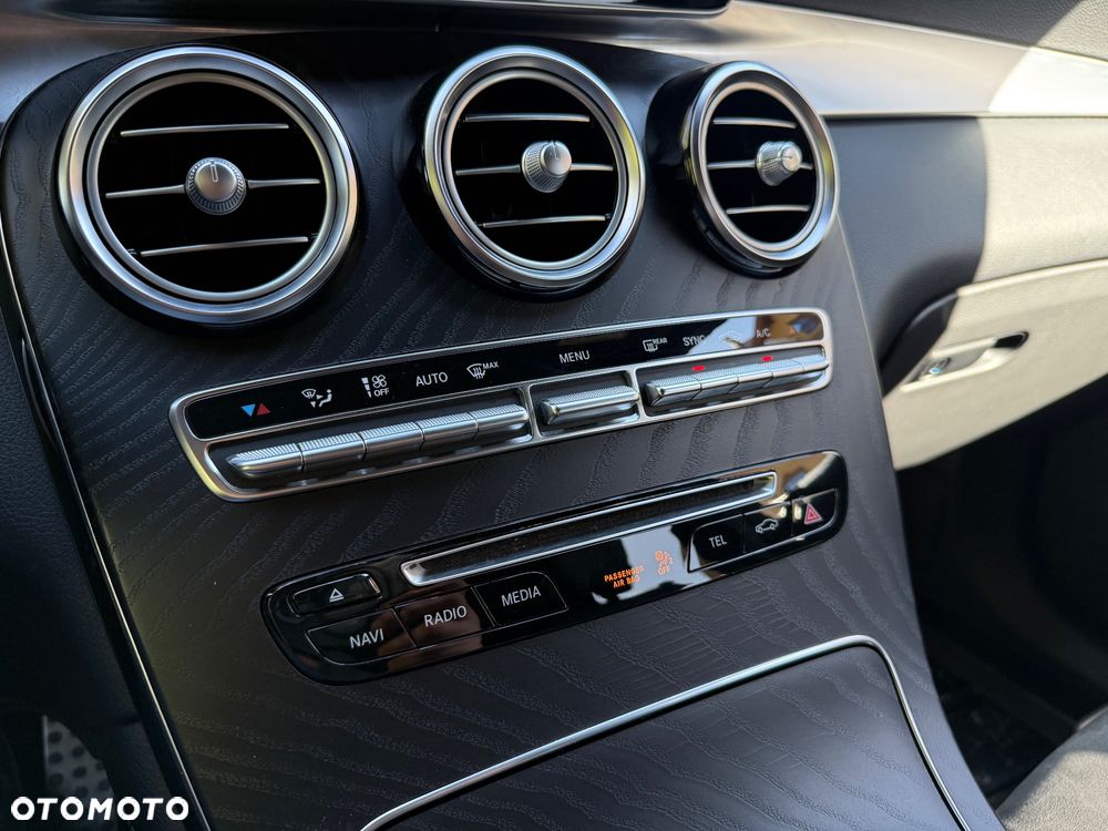 Mercedes-Benz GLC 220 d 4Matic 9G-TRONIC AMG Line - 24