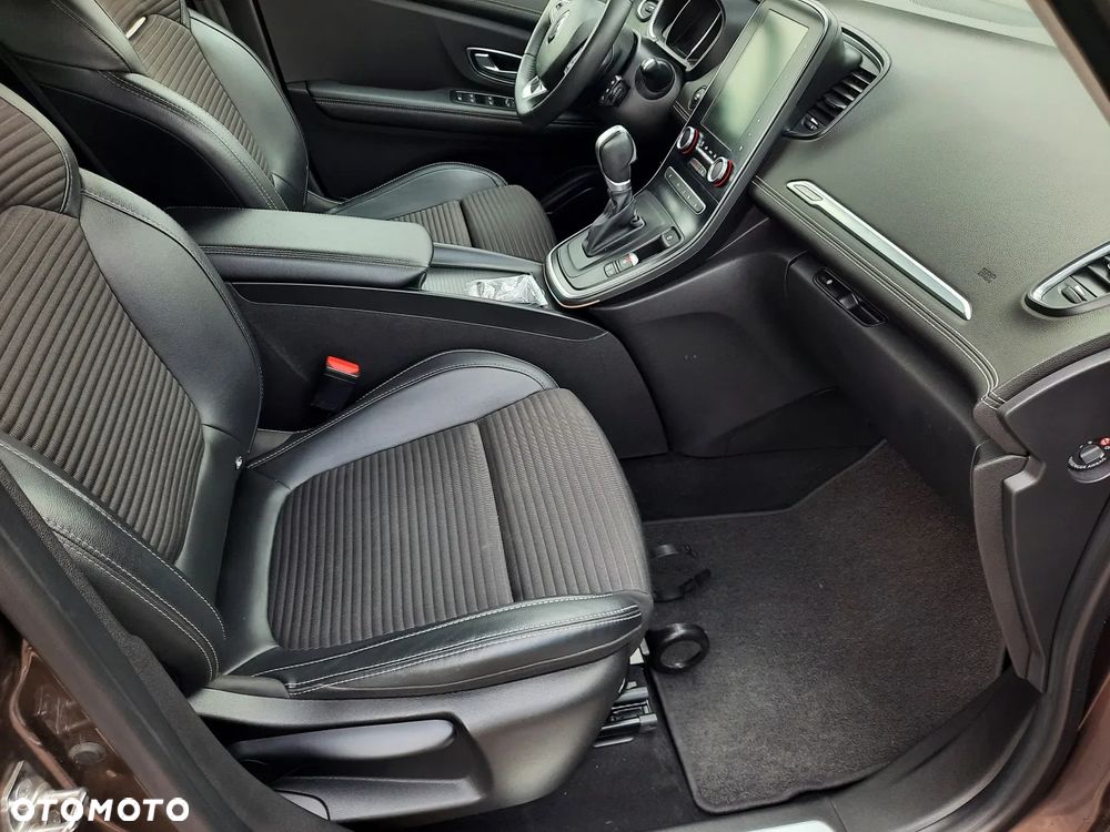 Renault Grand Scenic - 26