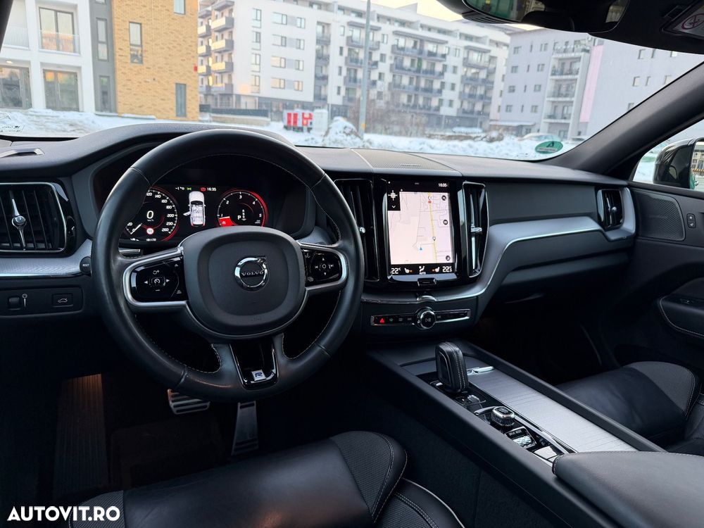 Volvo XC 60 B5 MHEV AWD R-Design - 5