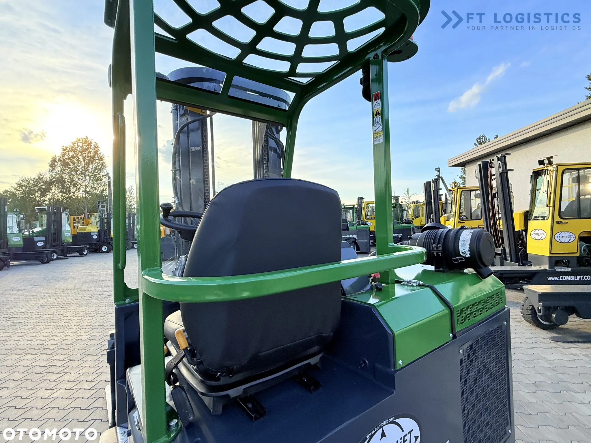 Combilift C2500CB / TRIPLEX / 5500MM / WOLNY SKOK / DIESEL / JEDYNIE 3768MTH / POZYCJONER / PRZESUW BOCZNY / NOWE OPONY / JAK NOWY / Szeroka oferta wózków czterokierunkowych i bocznych, dopasowanych do różnorodnych potrzeb i zastosowań. - 37