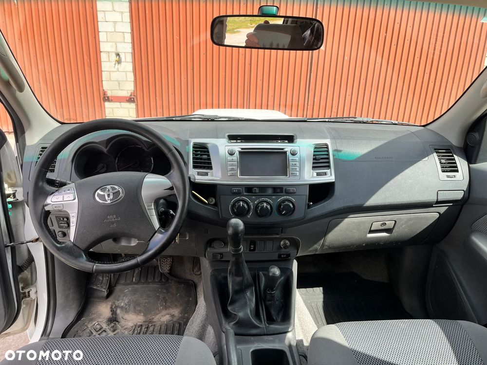 Toyota Hilux - 10
