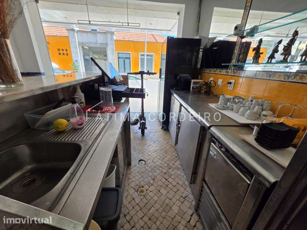 Restaurante/ café snack Bar emblemático no centro de Almada - Grande imagem: 4/32