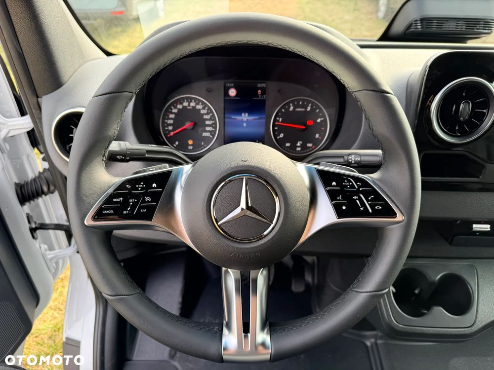 Mercedes-Benz Sprinter - 26