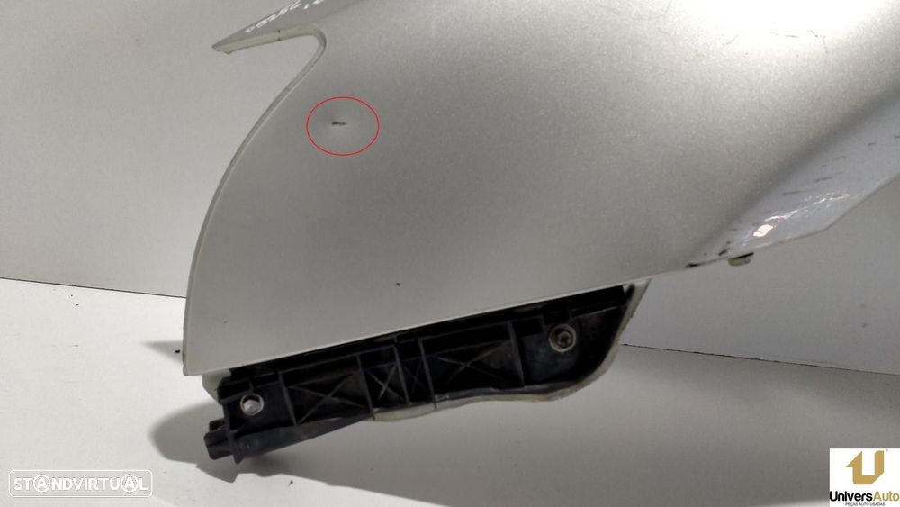 GUARDA-LAMAS FRONTAL ESQUERDO TOYOTA AVENSIS 2005 - - 4