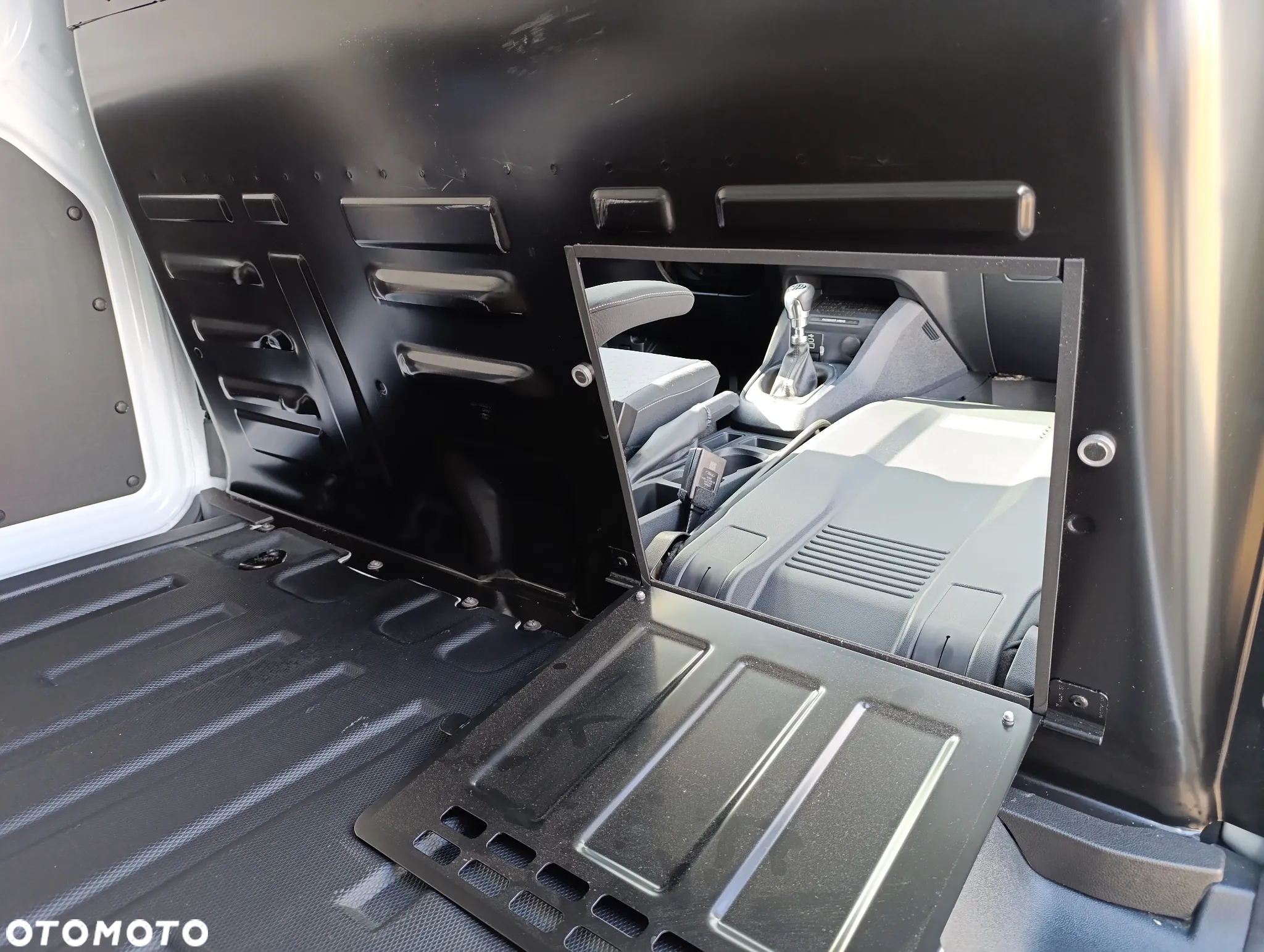 Ford Transit Courier Van Limited - 12
