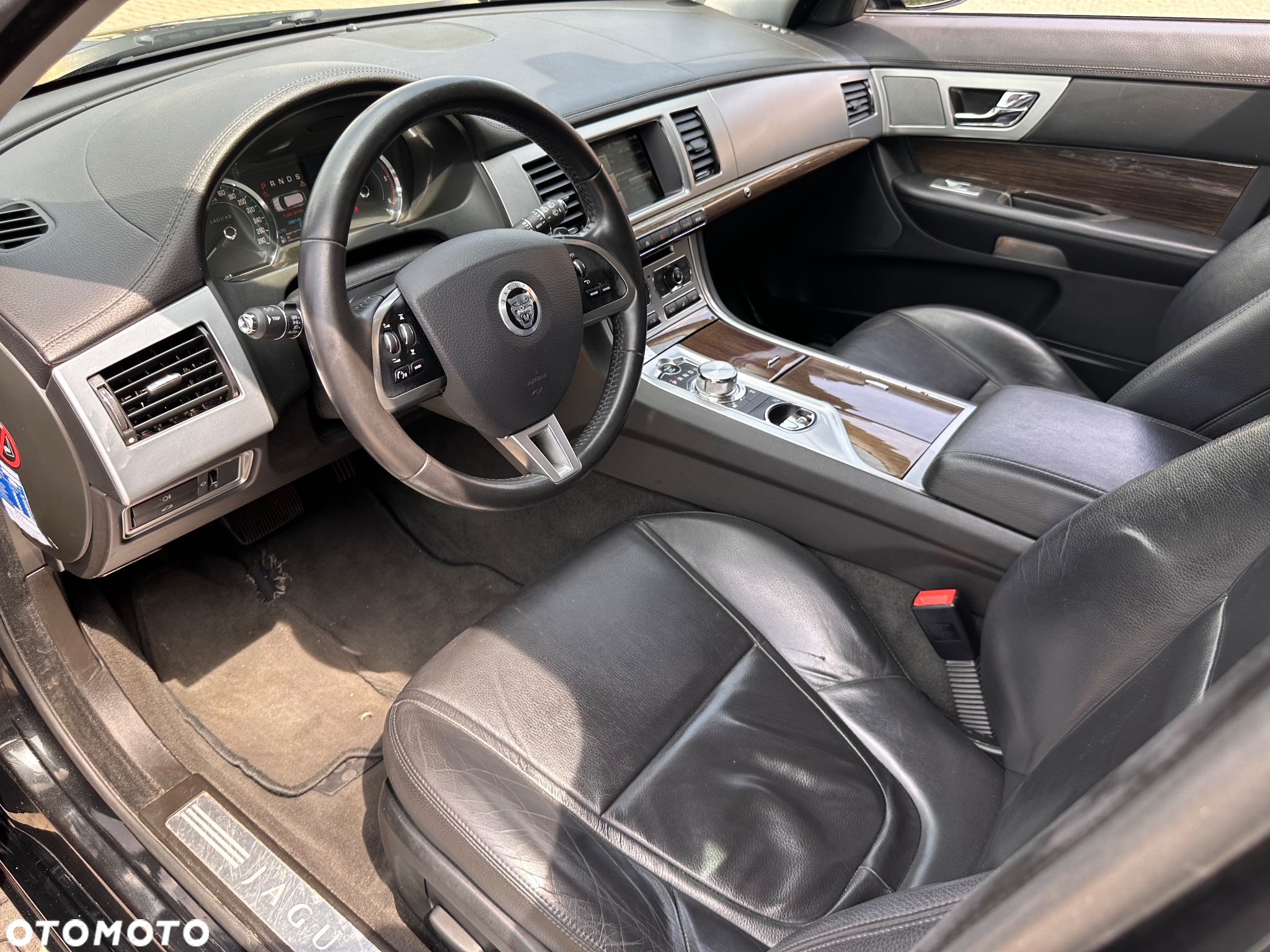 Jaguar XF 2.2 D Premium Luxury - 9