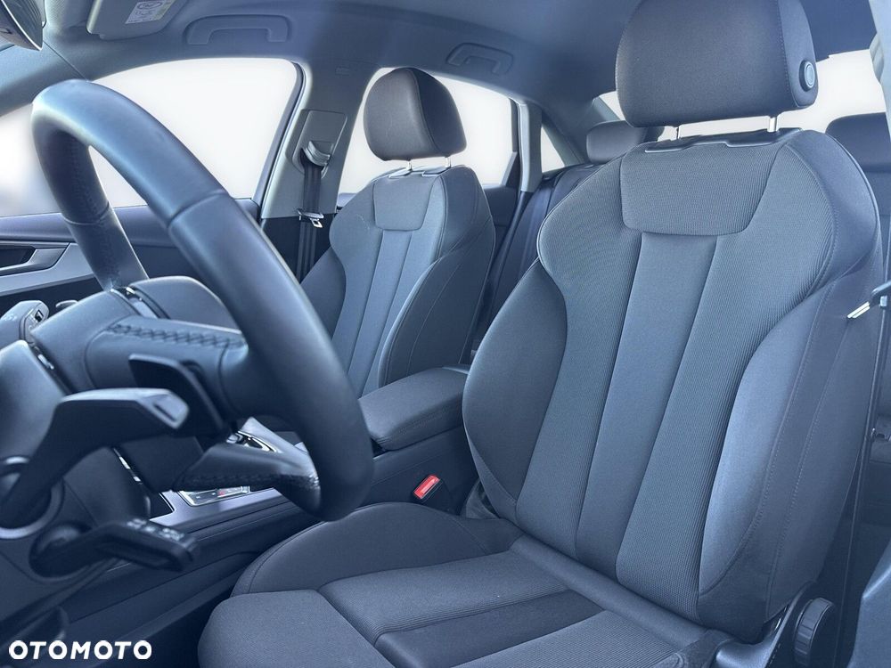 Audi A4 Limousine - 13