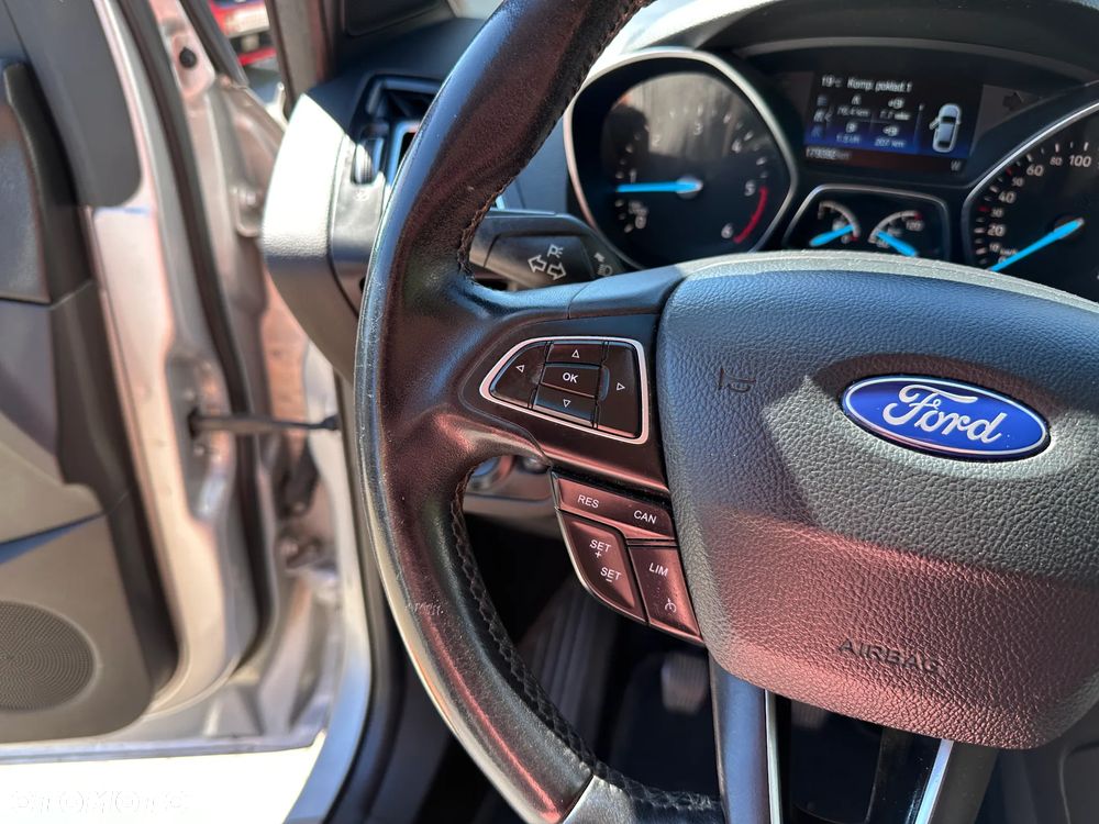 Ford Kuga - 10