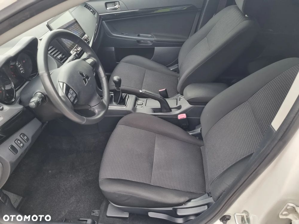 Mitsubishi Lancer - 16