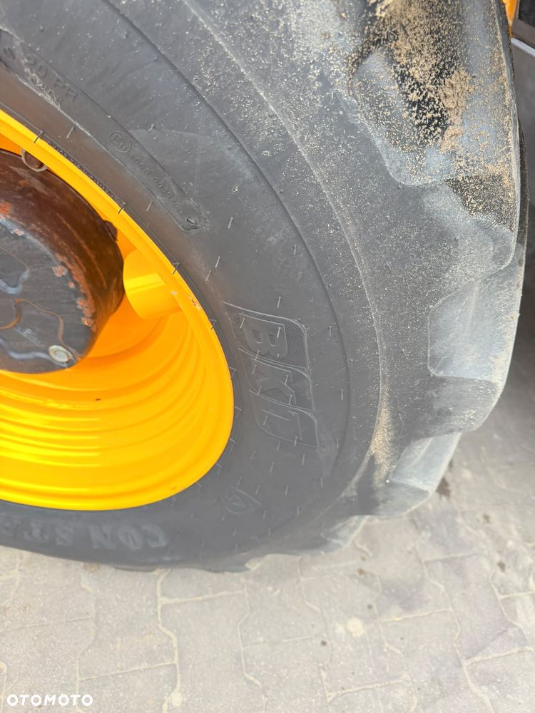JCB 536-70 Agri Xtra - 27