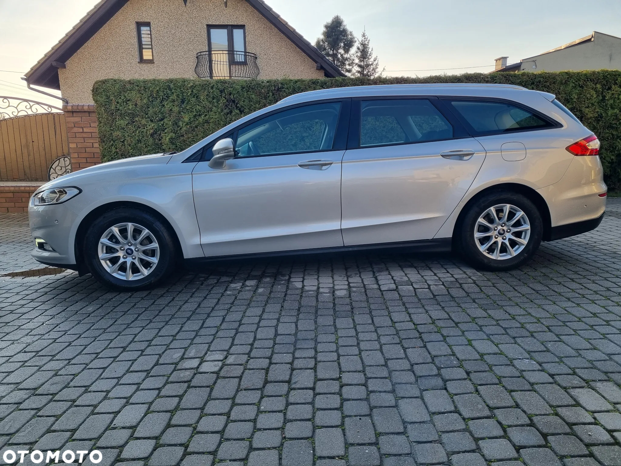 Ford Mondeo 2.0 TDCi ECOnetic Gold X (Trend) - 3