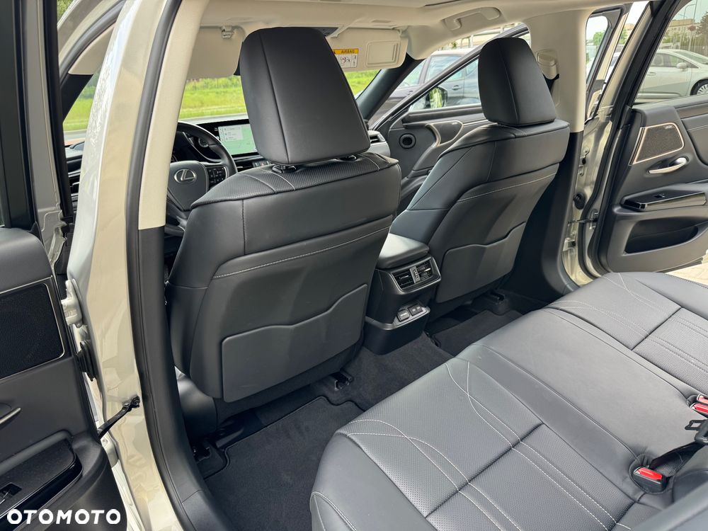 Lexus ES 300h Prestige - 27
