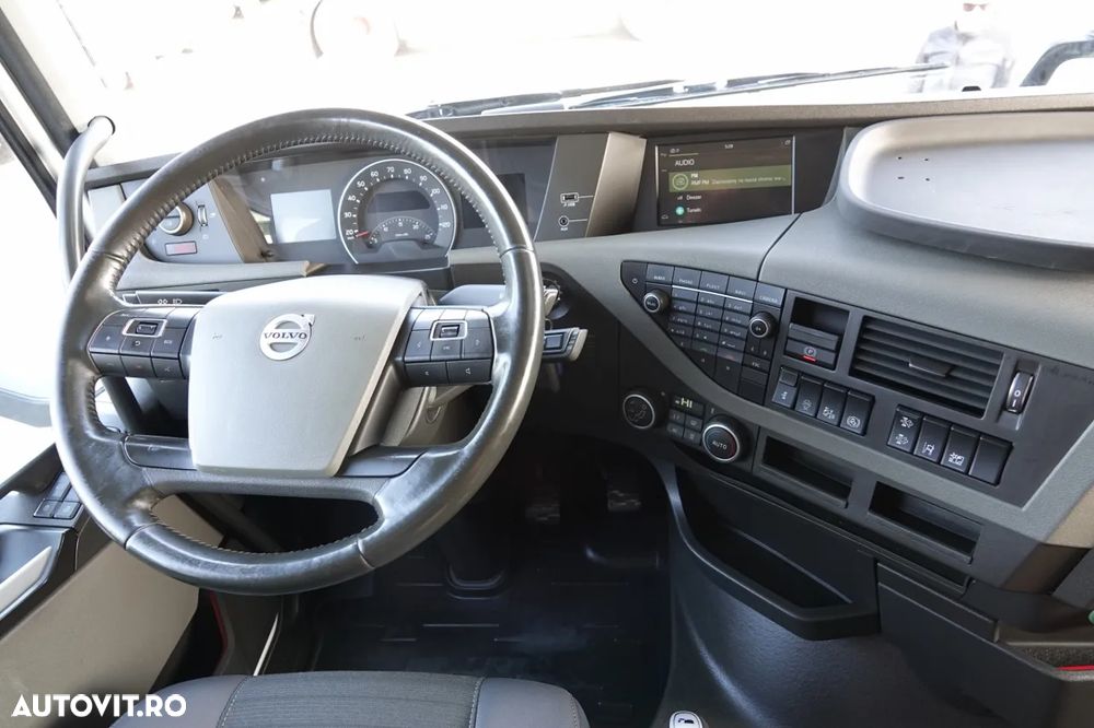 Volvo FH 460 / LOW CAB / 2018 / IMPORTAT DIN GERMANIA / DUPĂ UN CONTRACTUL DE SERVICII DE AUR - 29