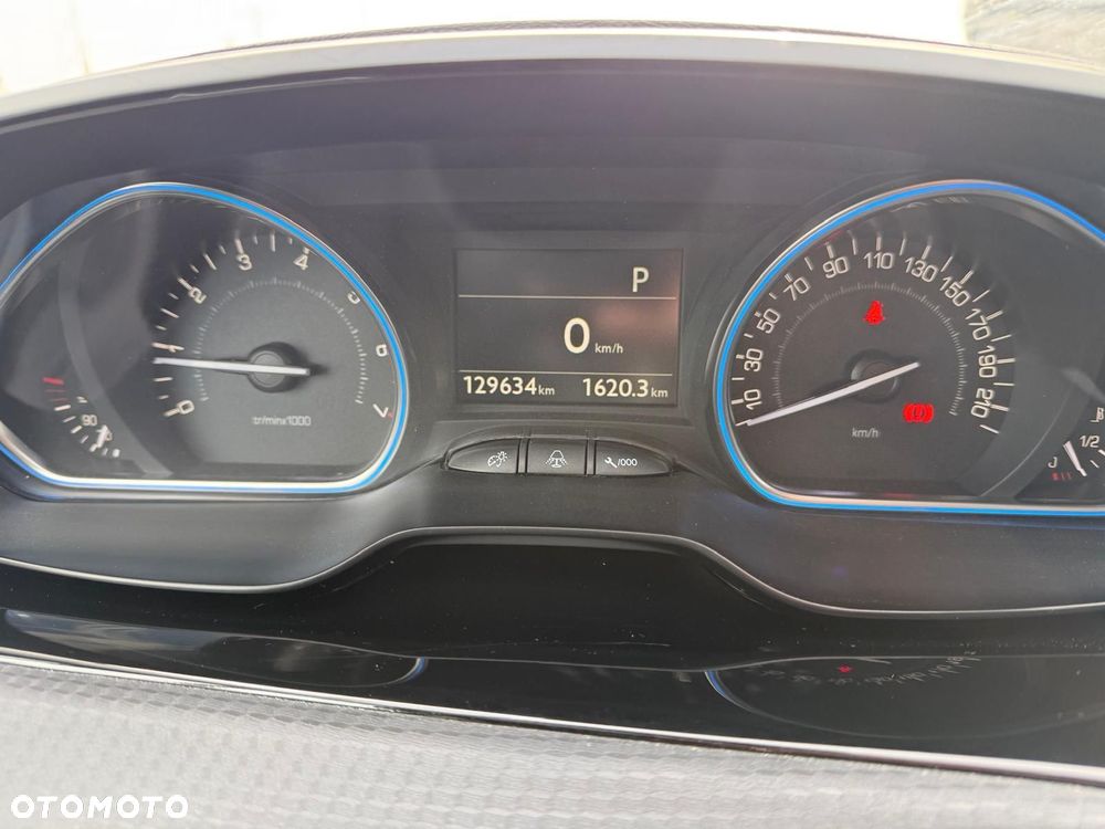 Peugeot 2008 1.2 Pure Tech GPF Style S&S EAT6 - 25