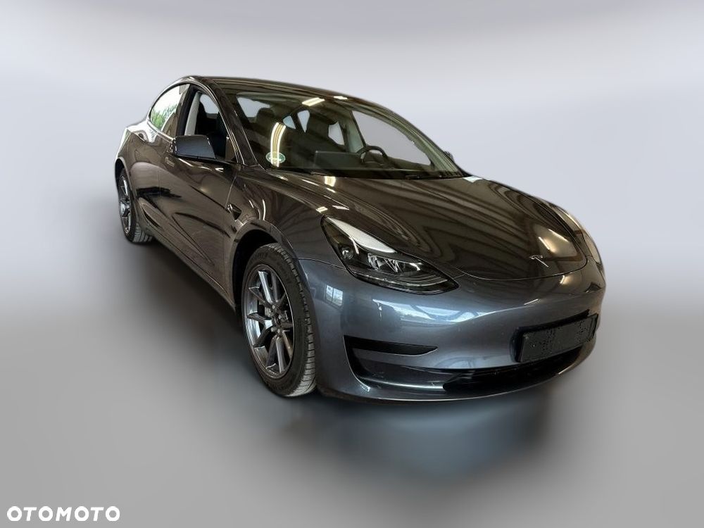 Tesla Model 3 Standard Reichweite Plus Hinterradantrieb - 3