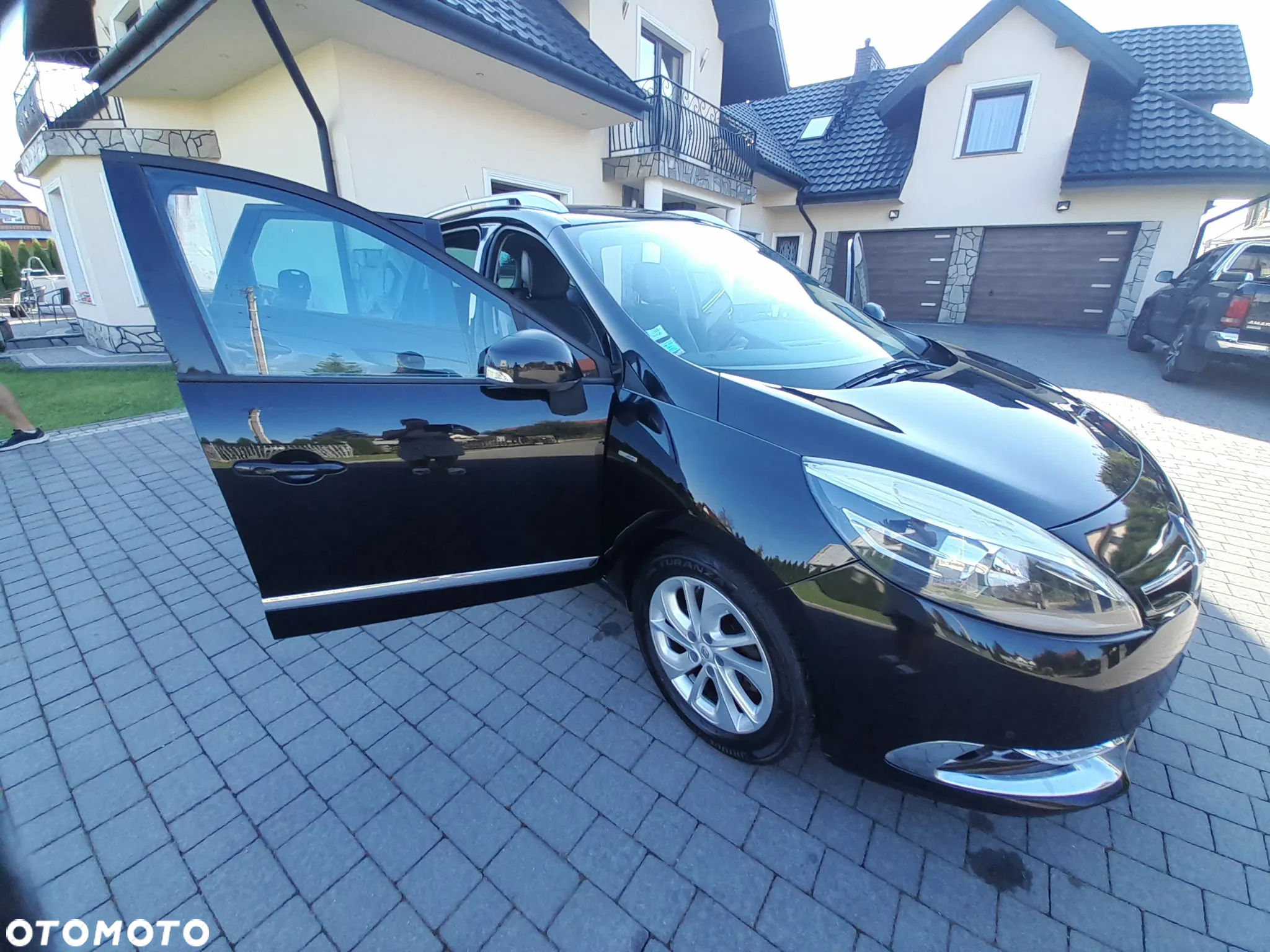 Renault Grand Scenic dCi 110 EDC Bose Edition - 11