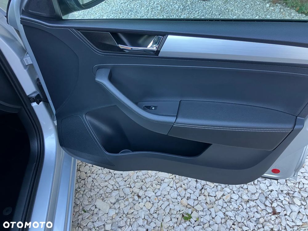 Skoda RAPID 1.0 TSI Monte Carlo - 37