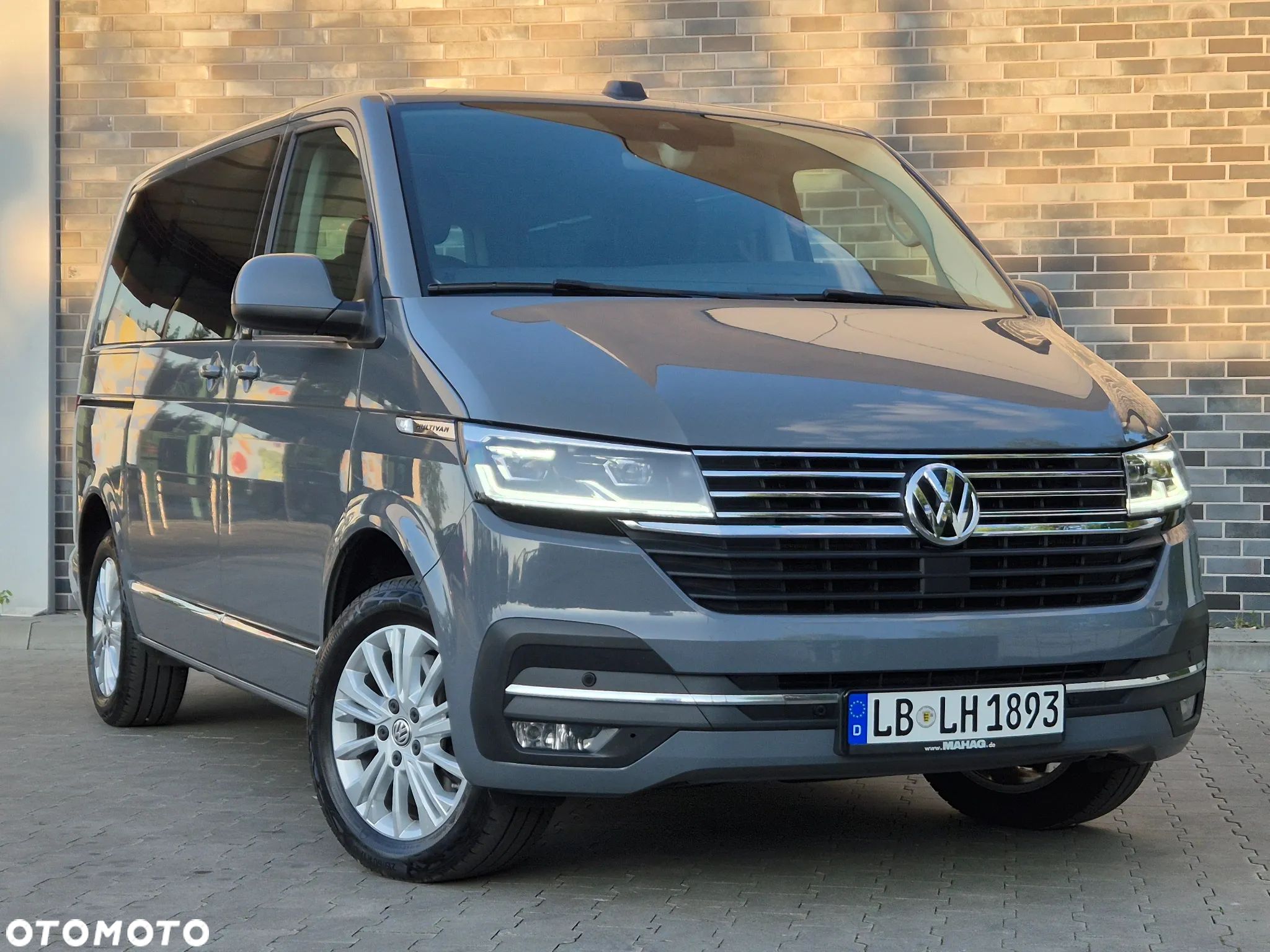 Volkswagen Multivan - 1