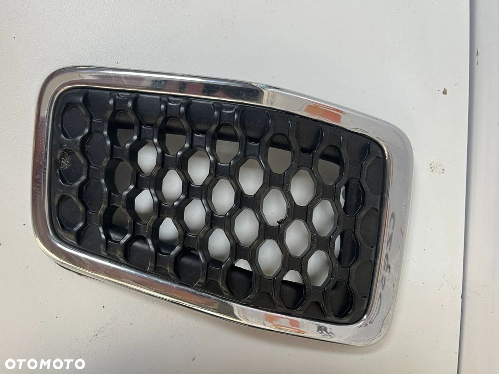 JEEP CHEROKEE  KRATKA MASKI 68323773ab,68323774ab,68323779ab - 2