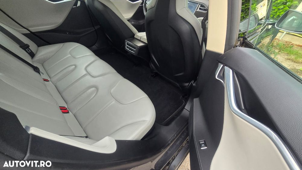Tesla Model S 85 - 8