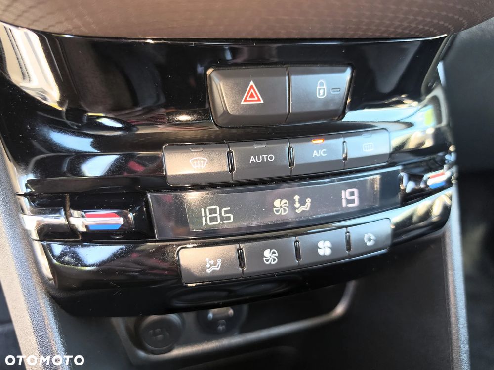 Peugeot 2008 1.6 VTi Allure - 21