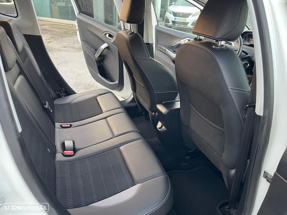 Peugeot 2008 1.6 BlueHDi Allure - 15