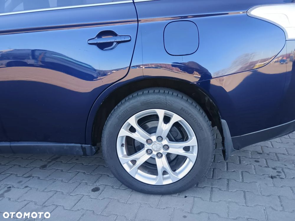 Mitsubishi Outlander 2.2 DI-D 4WD Automatik Instyle - 32