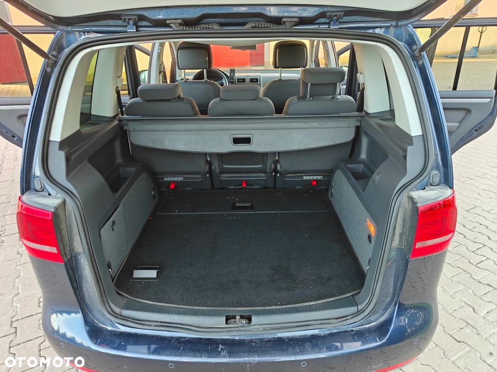 Volkswagen Touran - 18