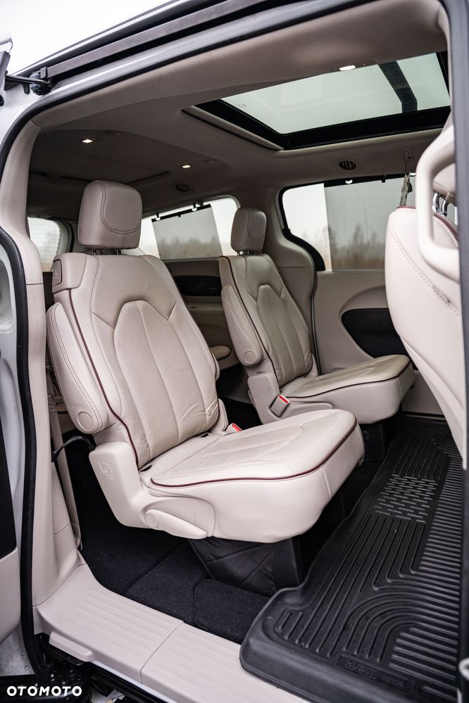 Chrysler Pacifica - 23