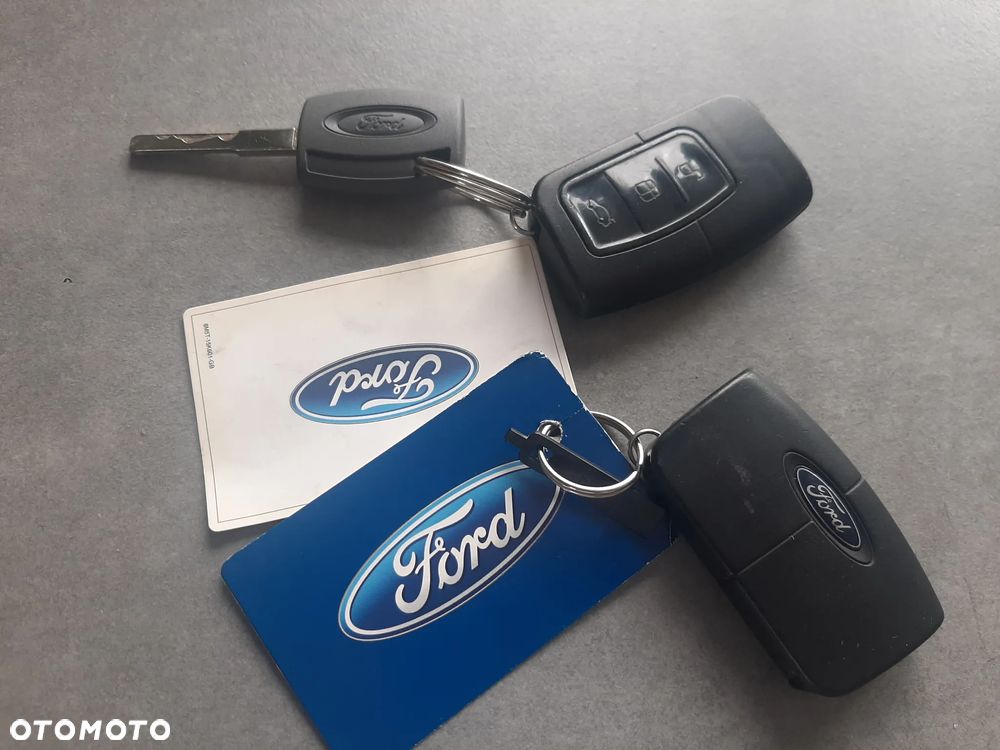 Ford Kuga 2.0 TDCi 4x4 Titanium - 38