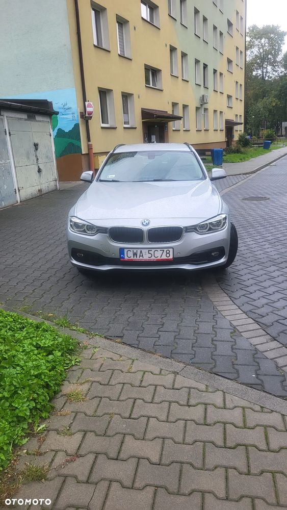 BMW Seria 3 320i Touring xDrive - 4