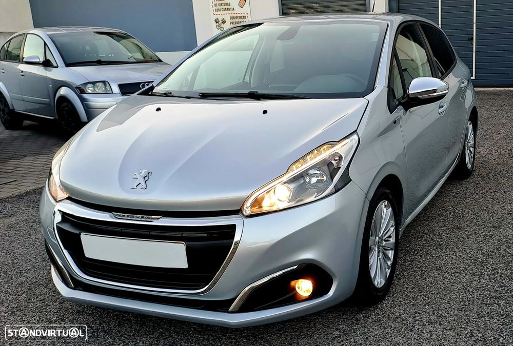 Peugeot 208 1.2 PureTech Style - 18