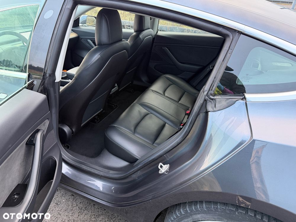 Tesla Model 3 - 8
