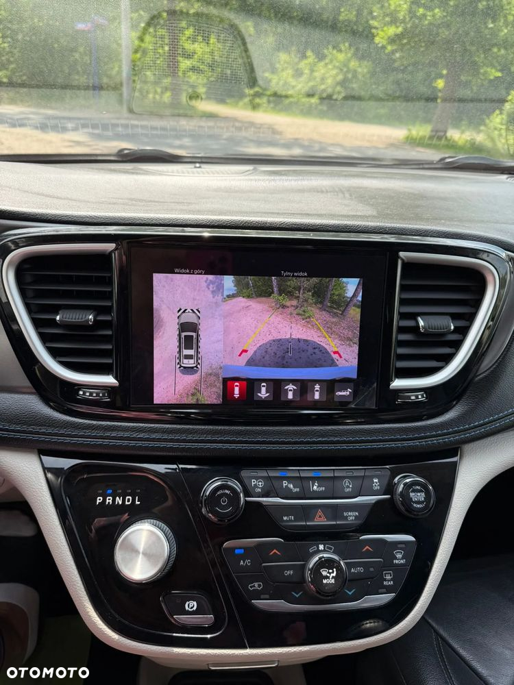Chrysler Pacifica - 26