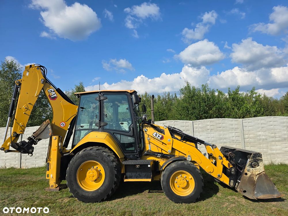 Caterpillar - 12