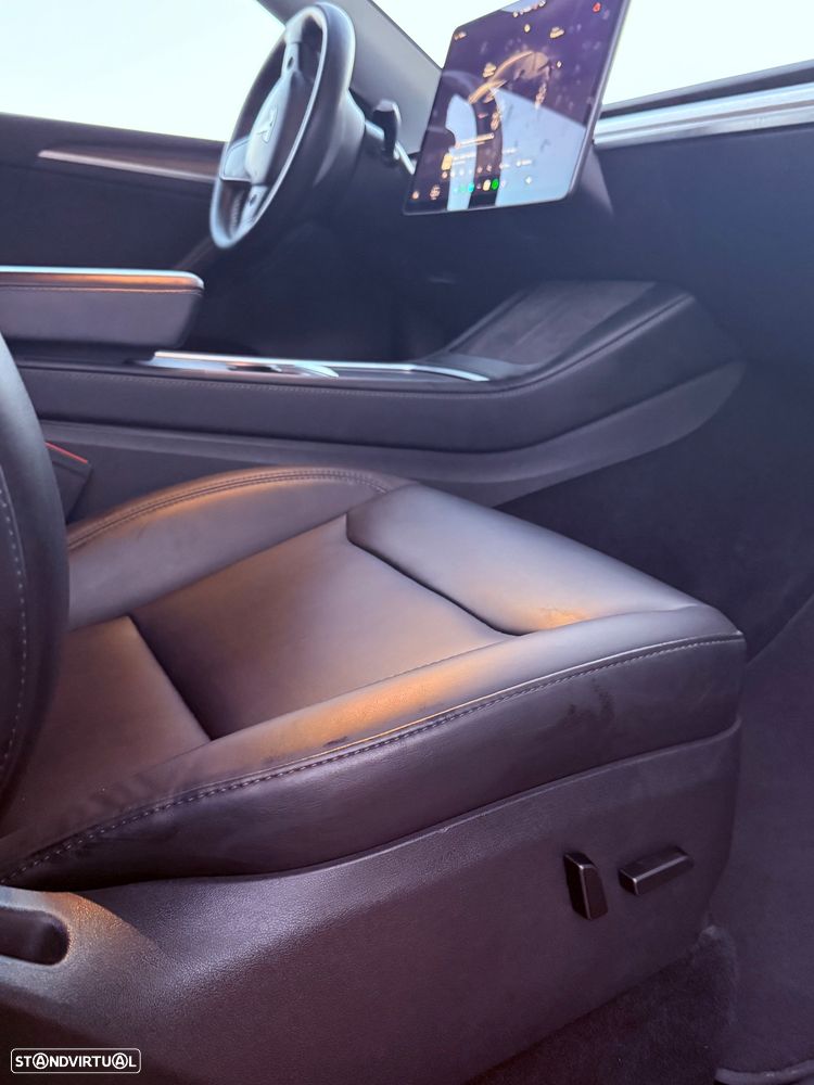 Tesla Model Y Long Range Dual Motor AWD - 36