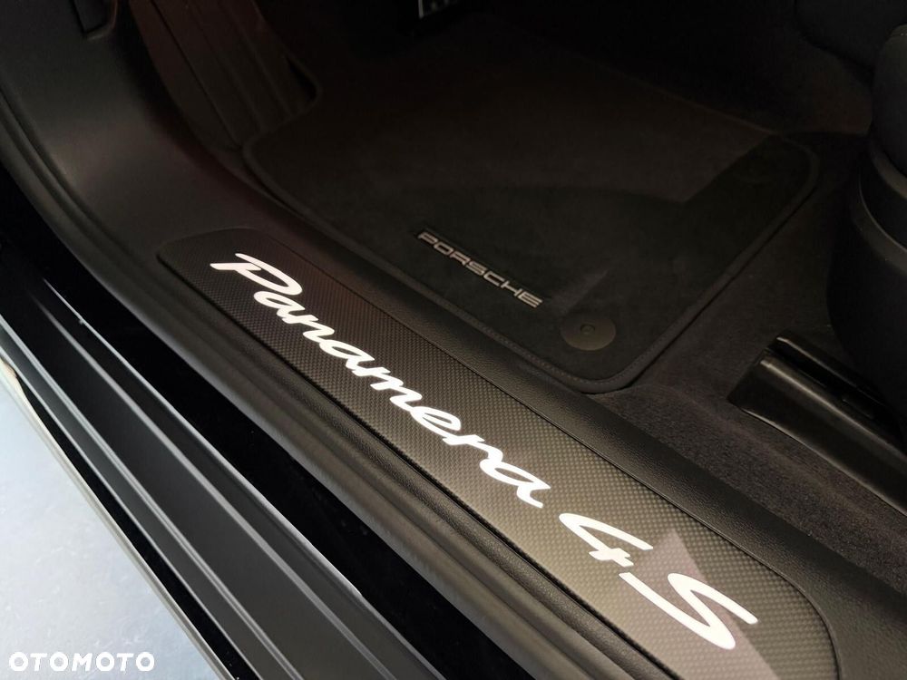 Porsche Panamera - 21