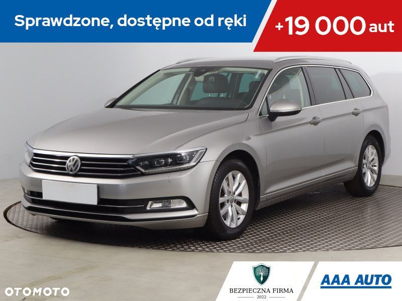 Volkswagen Passat - 1