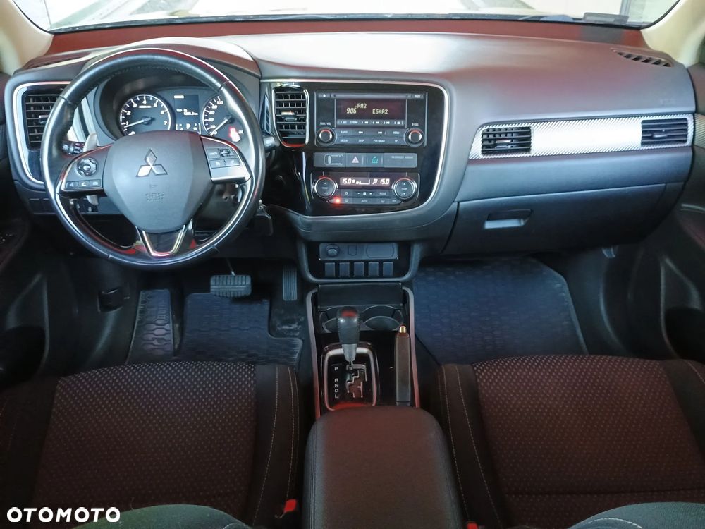 Mitsubishi Outlander 2.0 4WD Invite - 13