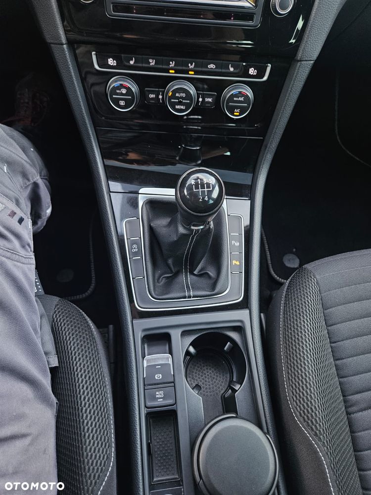 Volkswagen Golf - 20