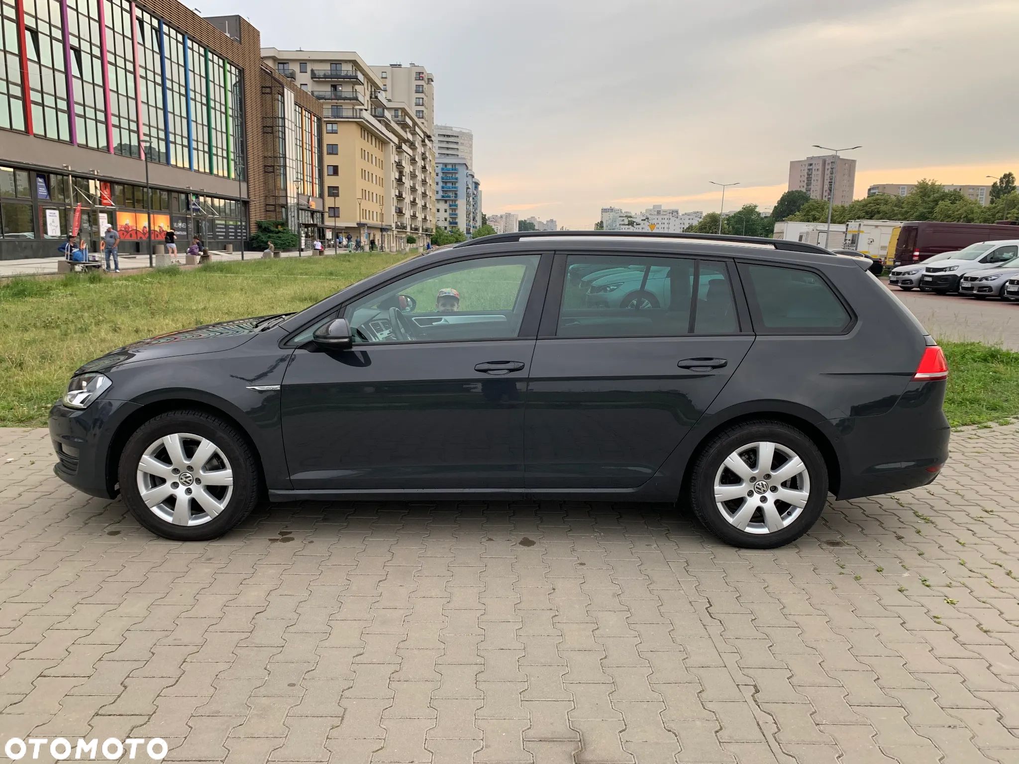Volkswagen Golf - 1