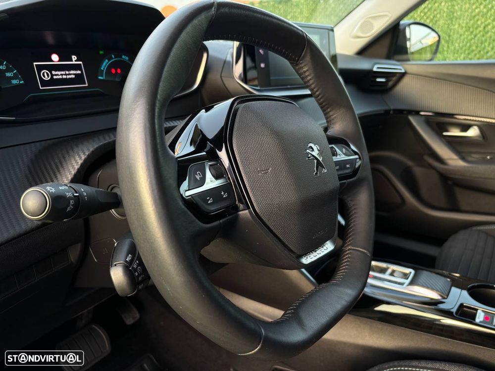 Peugeot e-2008 Style - 4