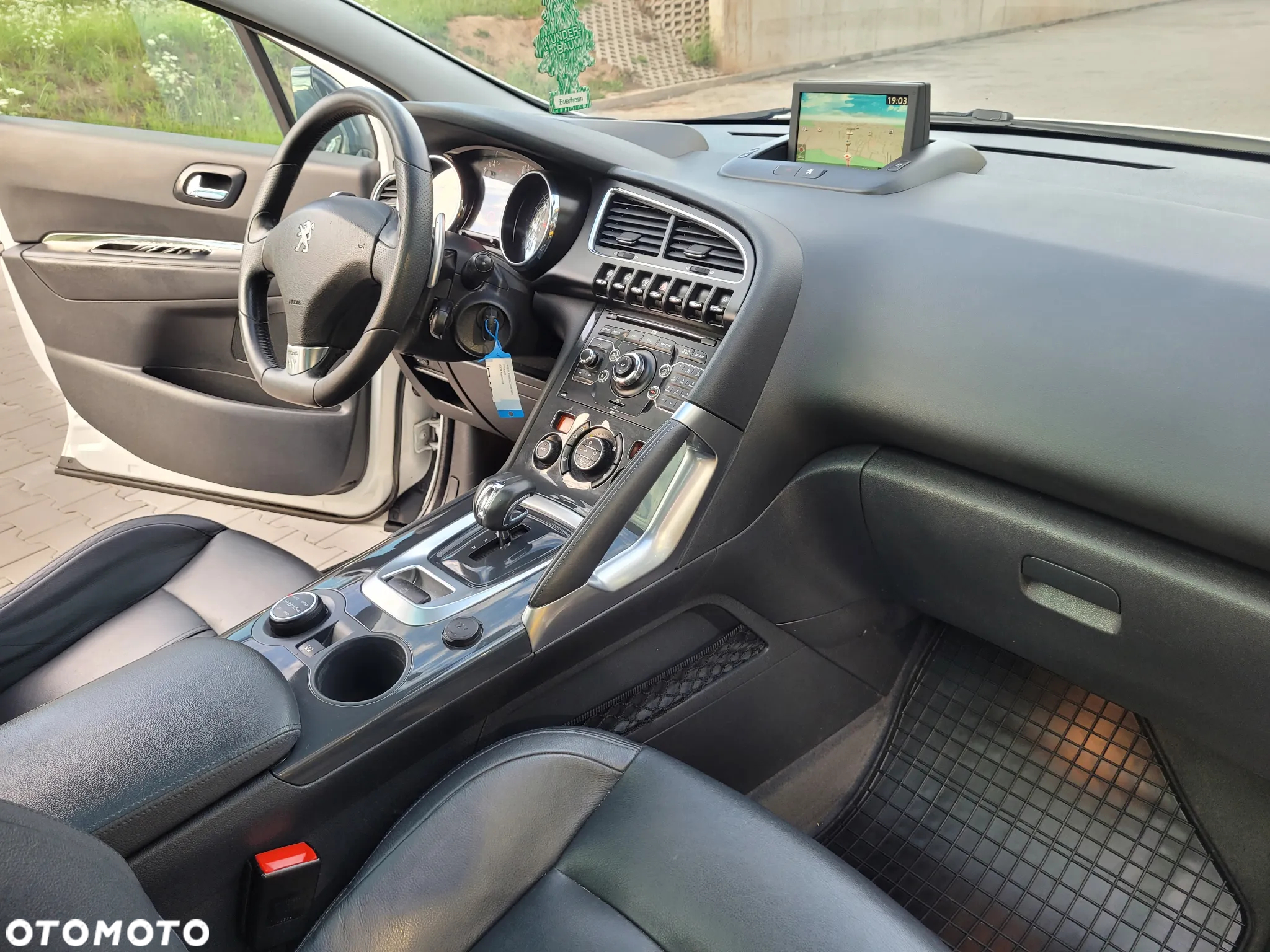 Peugeot 3008 HDi FAP 165 Automatik Allure - 28