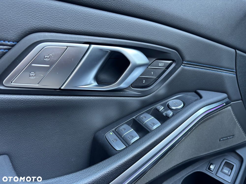 BMW Seria 3 330e xDrive M Sport - 12