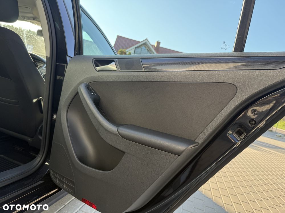 Volkswagen Jetta 1.6 TDI Comfortline - 22