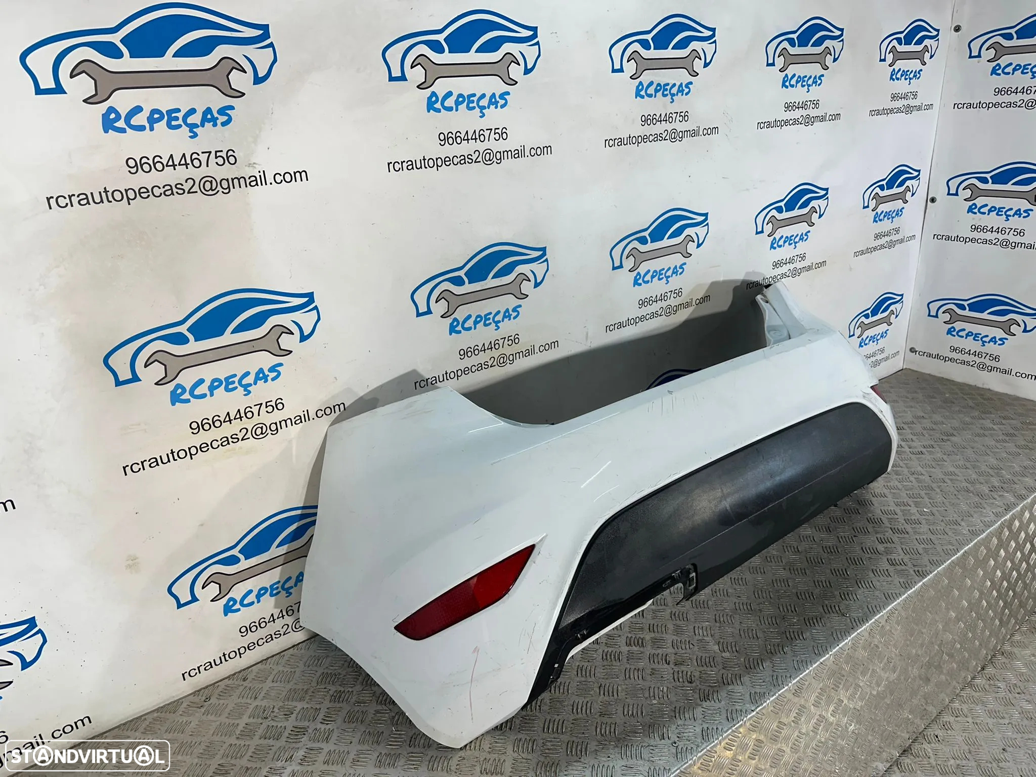 .Parachoques Traseiro Original Ford Fiesta 6 MK6 5 Portas 8A61-17D781 - 2
